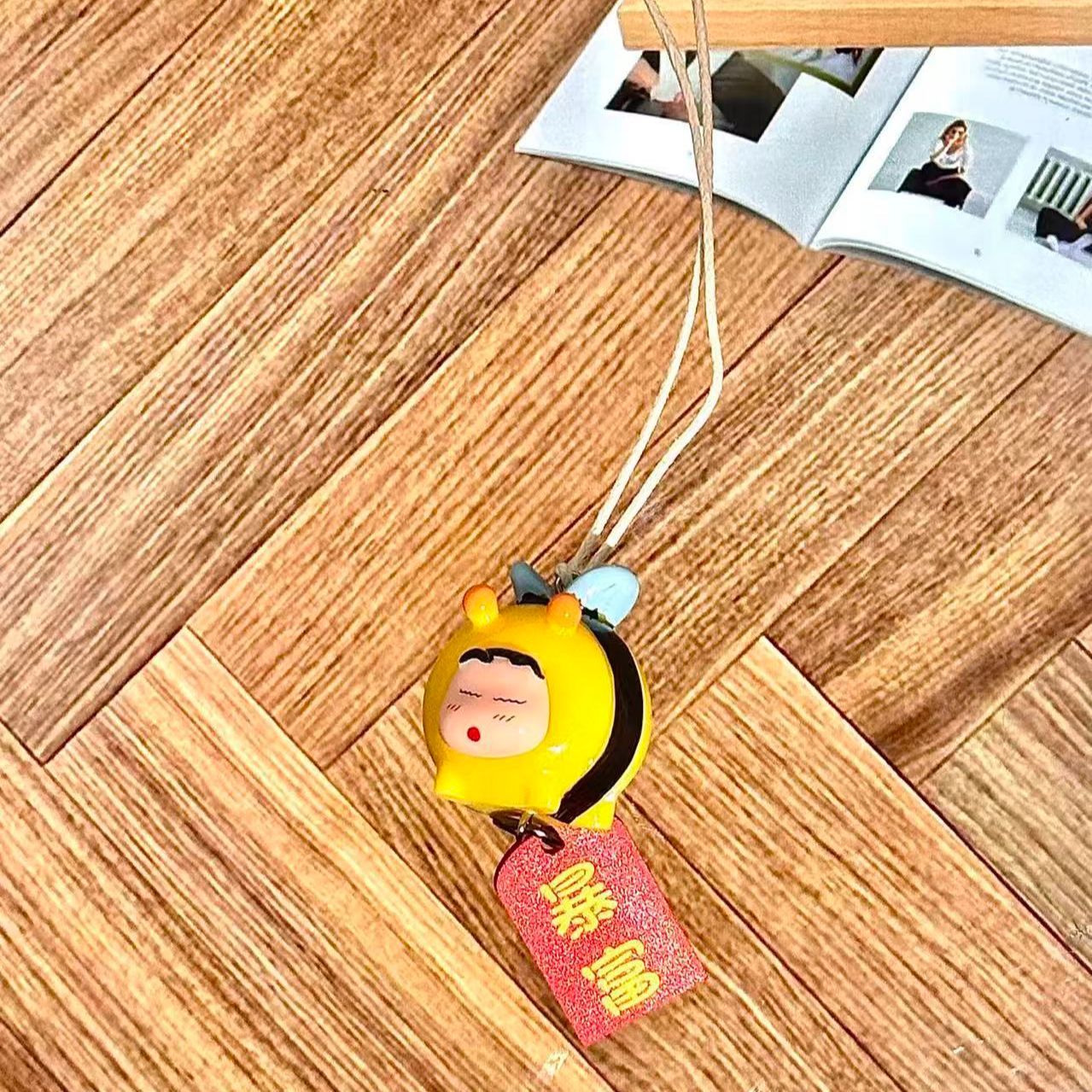 Figurina Cosplay di Crayon Shi - Car Accessories Mirror Hanging recensione e prezzo